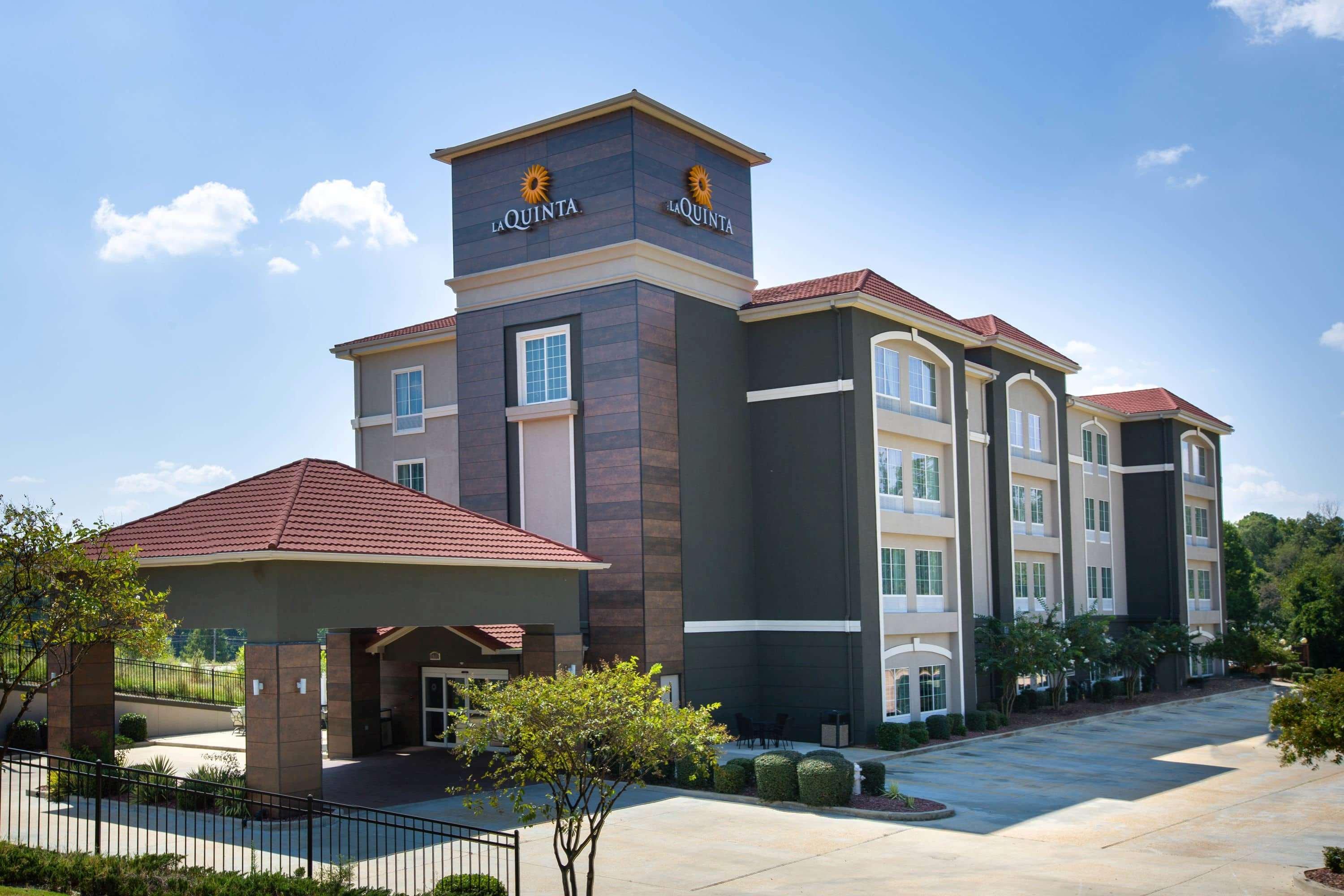 La Quinta By Wyndham Tupelo Hotel Exterior foto