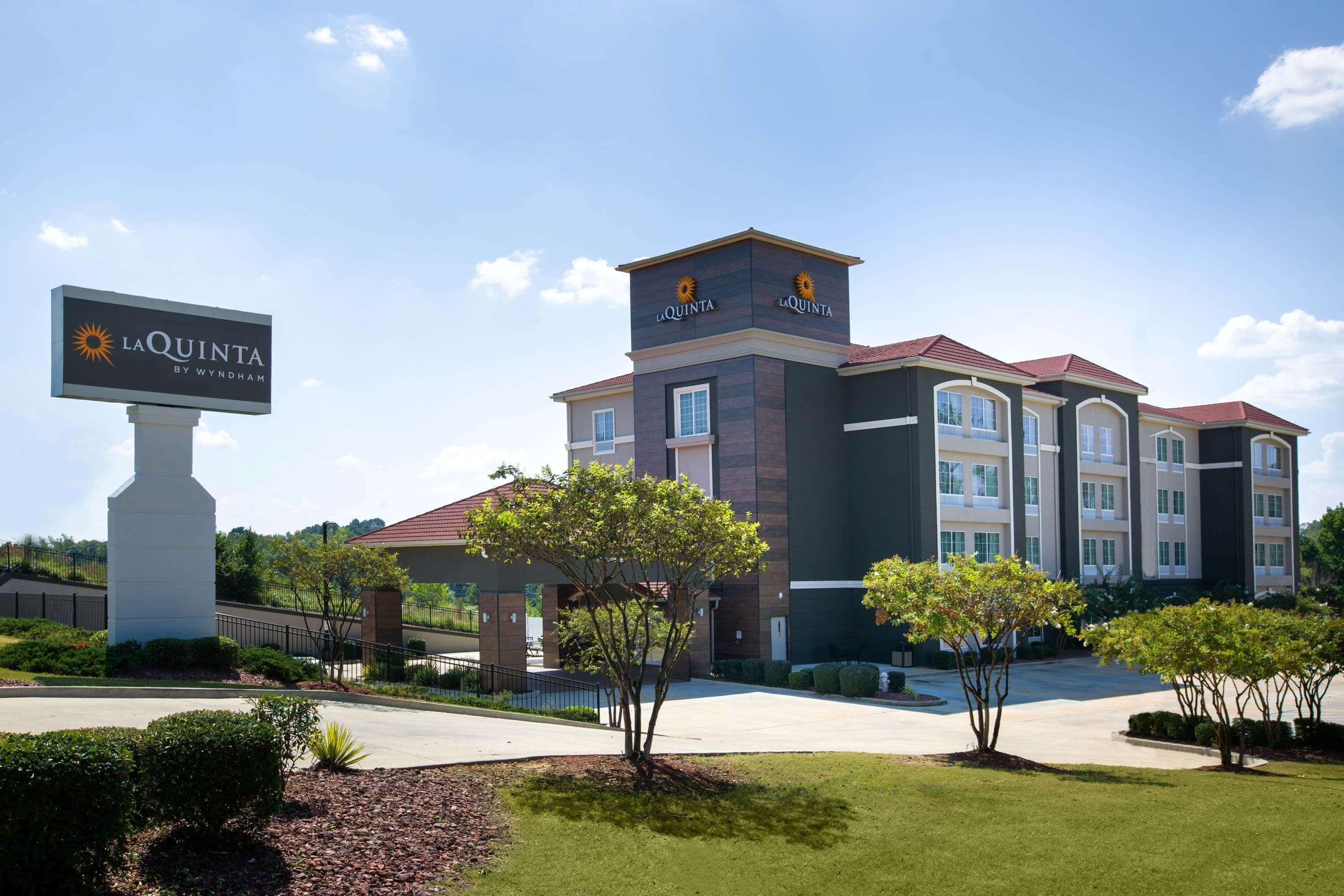 La Quinta By Wyndham Tupelo Hotel Exterior foto