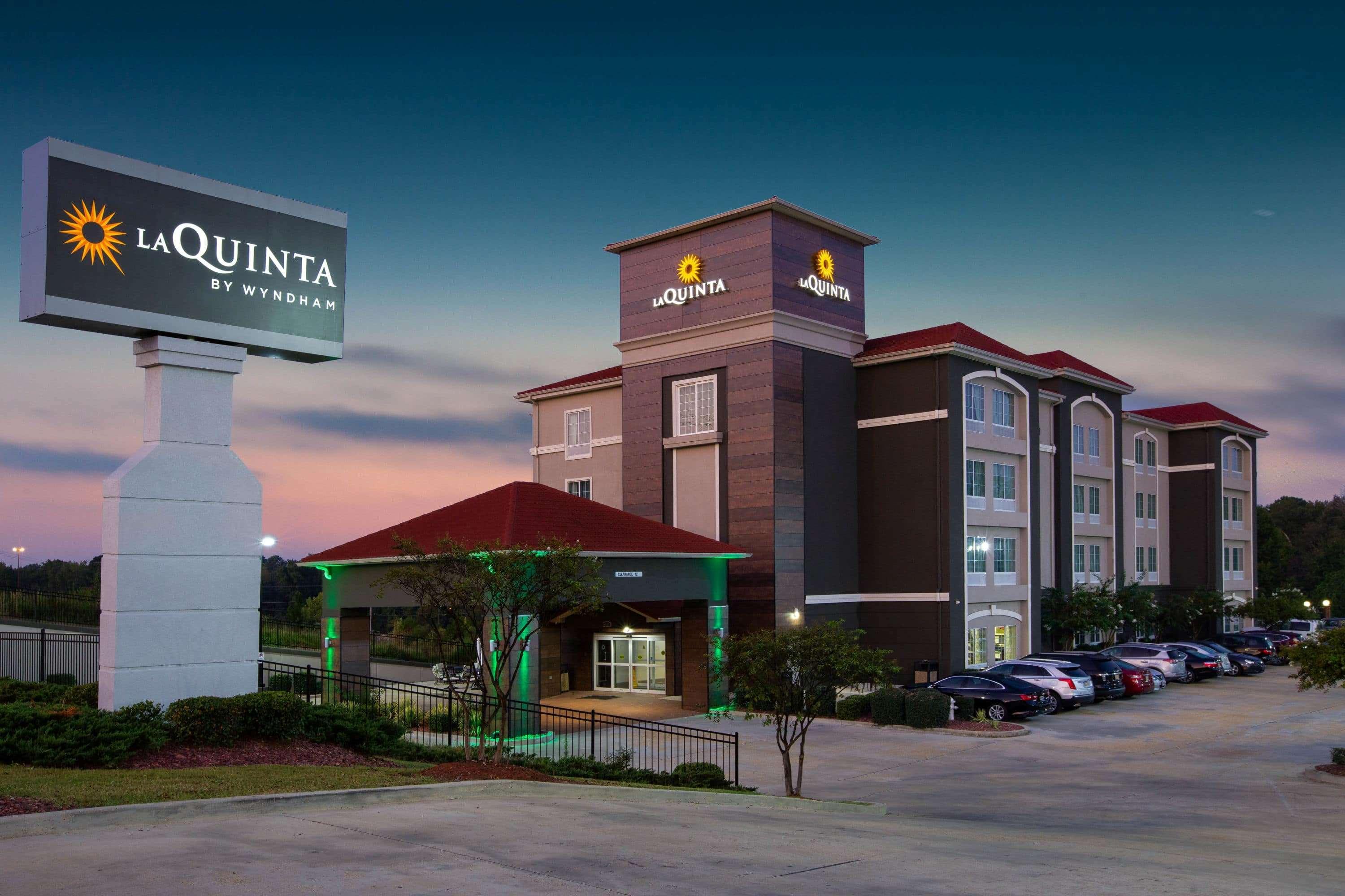 La Quinta By Wyndham Tupelo Hotel Exterior foto
