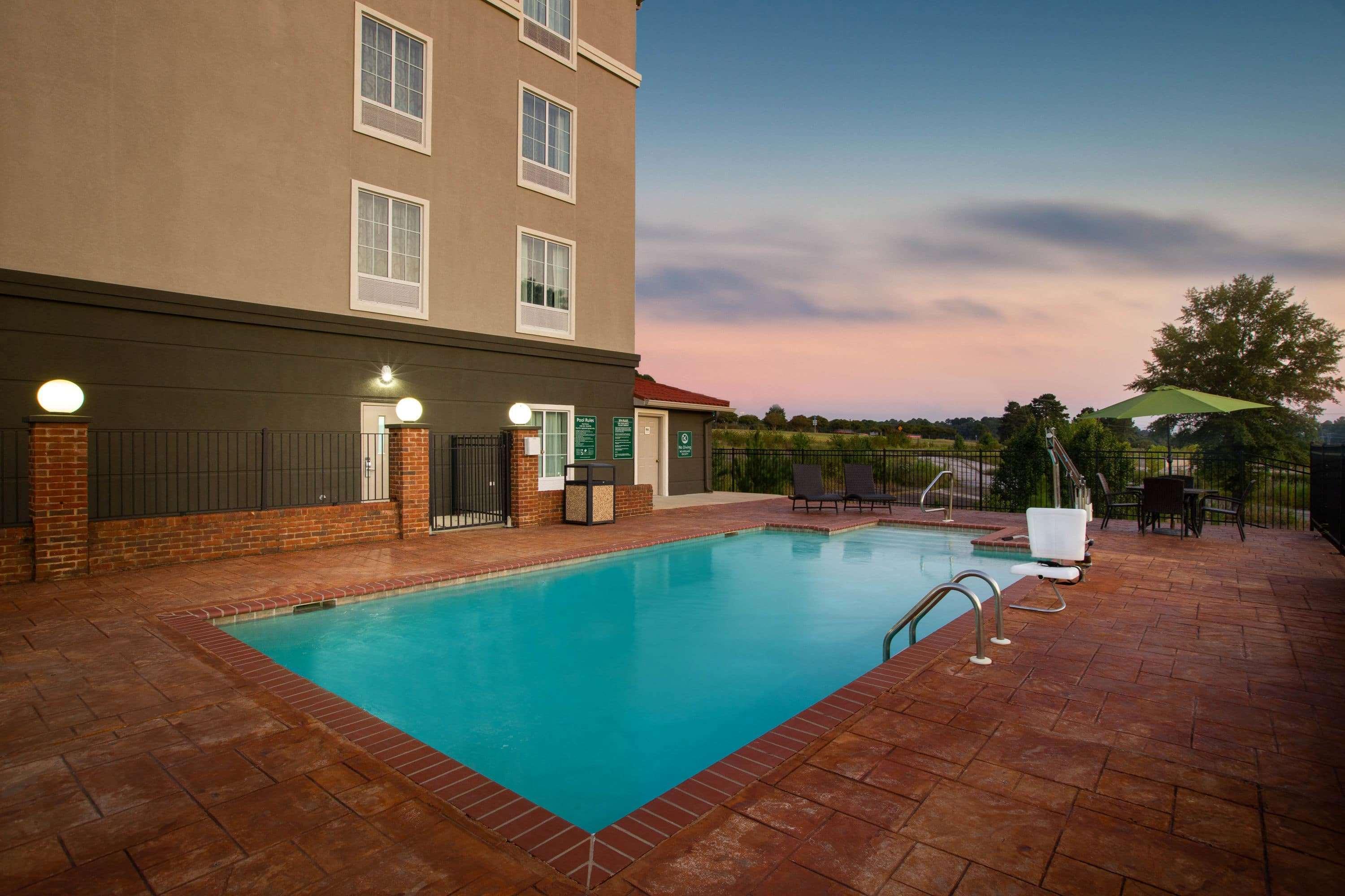 La Quinta By Wyndham Tupelo Hotel Exterior foto